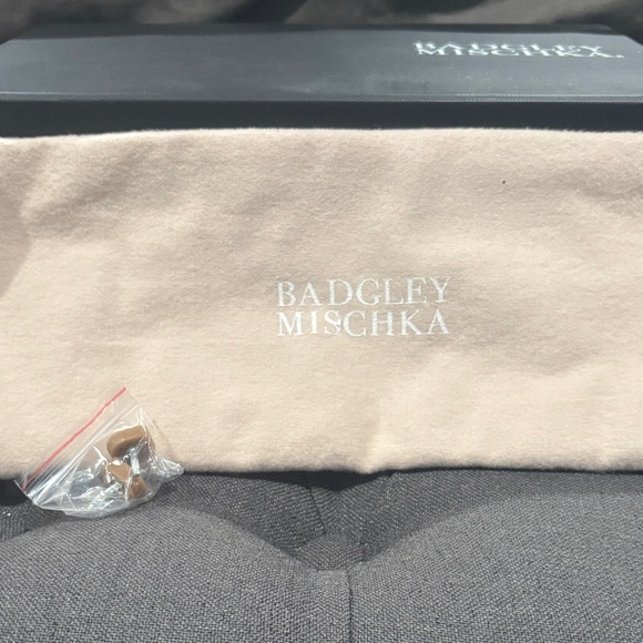 Badgley Mischka Ivory Heels with Tulle Bow - Picture 6 of 7